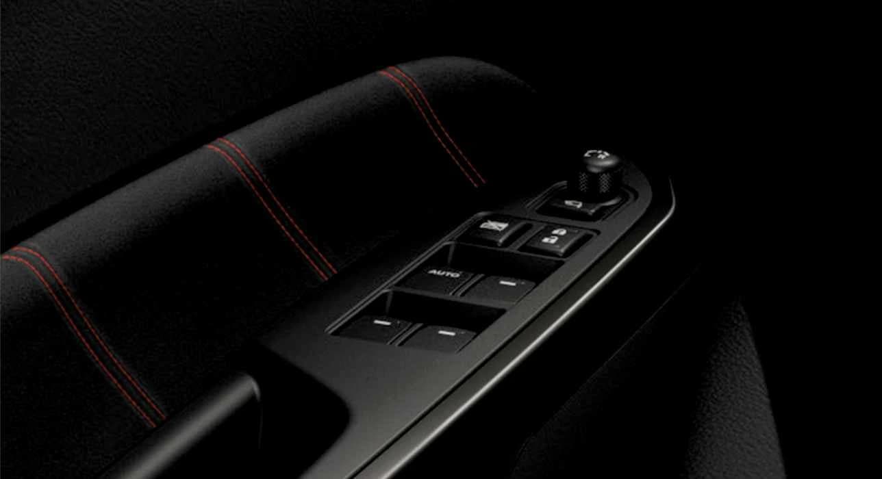 Suzuki Vitara GLX Urban Black belső ajtó ablakemelő panel narancssárga varrással