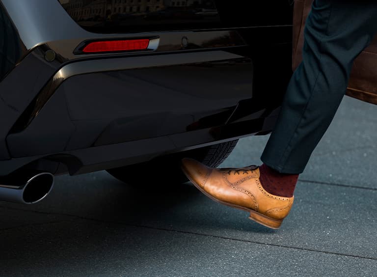 Suzuki Across érintésmentes, láblendítéssel nyitható csomagtartó